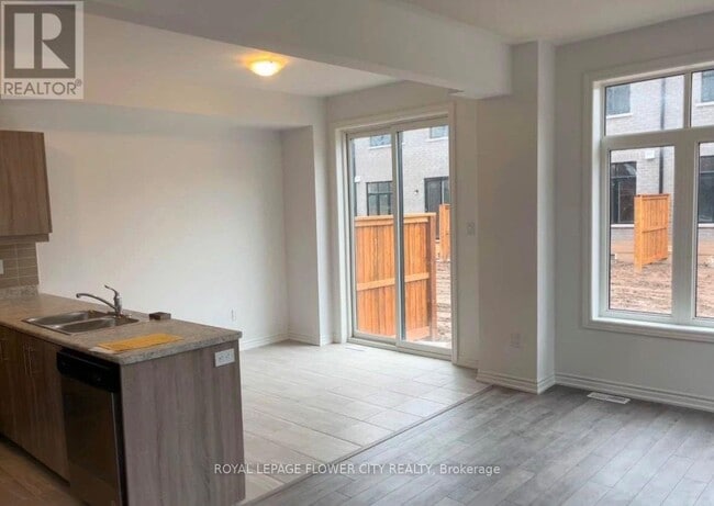 Photo du bâtiment - 7360 Sandy Rdg Cmn