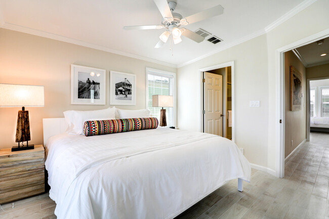 Building Photo - 28543 Channel View Dr
