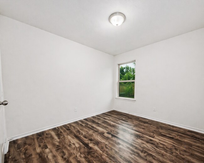 Foto del edificio - 3 Bedroom 2 bath and flex room and 2 car garage