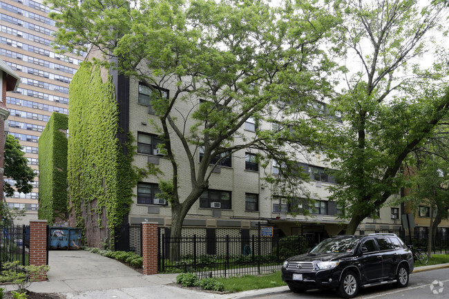 Building Photo - 6011 N Kenmore St