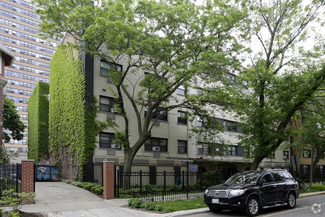 Foto del edificio - 6011 N Kenmore St