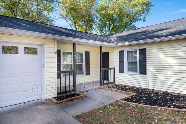 Building Photo - 206 Laurel Tree Ln