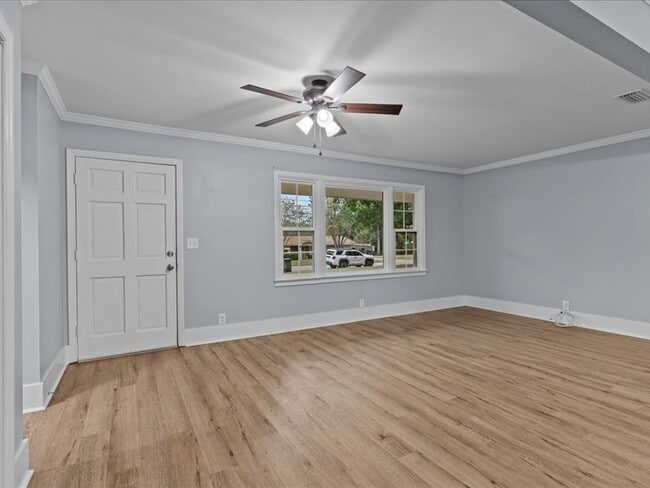 Building Photo - 302 Cedar Dr