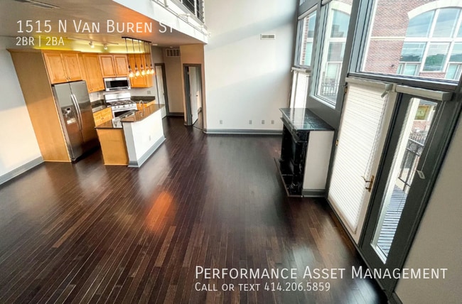 Building Photo - 1515 N Van Buren St