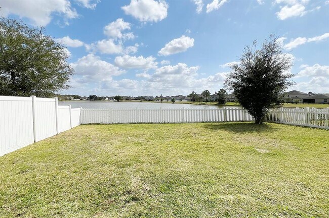 Foto del edificio - 1604 Thetford Cir