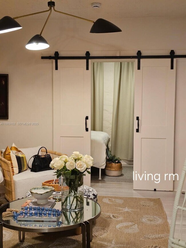 Foto del edificio - 131 Zamora Ave