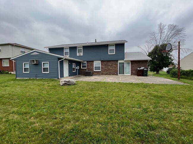 Building Photo - 6470 Waywind - 6 Bedroom - 3.5 Bath - In T...
