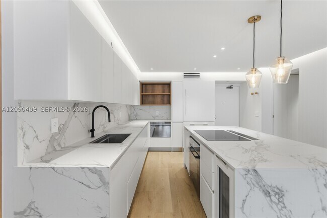 Building Photo - 9195 Collins Ave