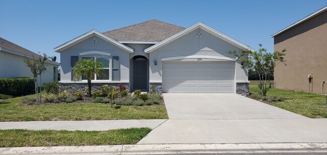 Building Photo - 17903 Reserva Dr