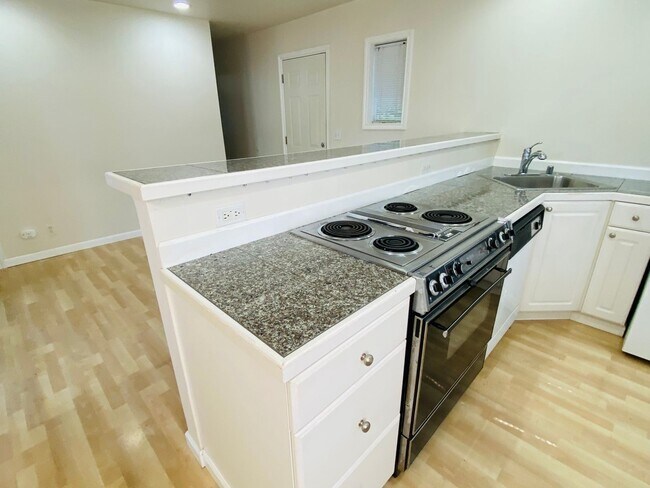 Foto del edificio - One Bedroom Cottage Style Home in Central Everett