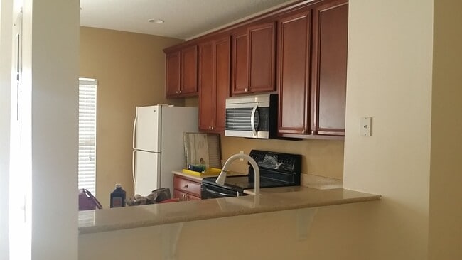 Foto del edificio - Stunning 2-Bedroom Townhouse in the Desirable Gated Community of The Hammocks!