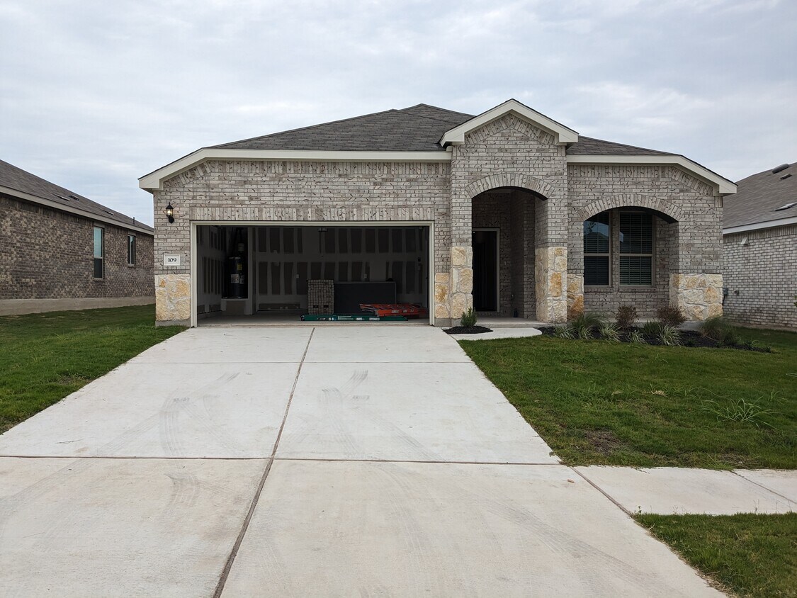 109 Pivot Dr, Taylor, TX 76574 House Rental in Taylor, TX