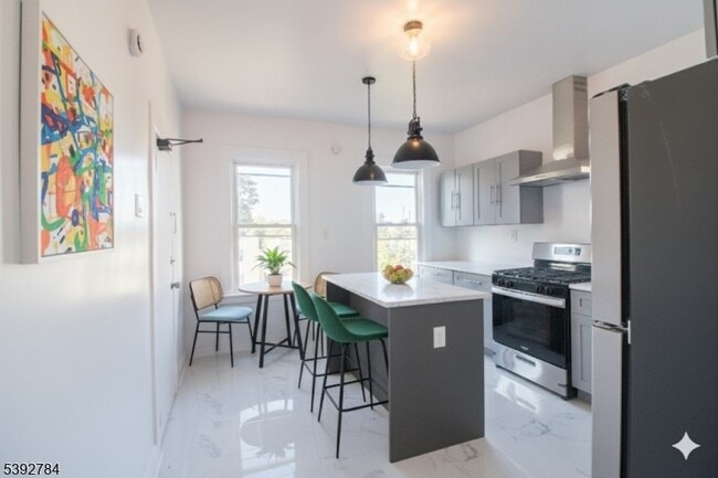 Building Photo - 93 21st St