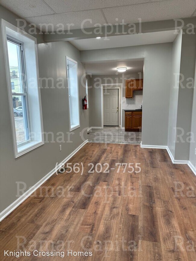Building Photo - 3 br, 1 bath House - 621 Clinton st