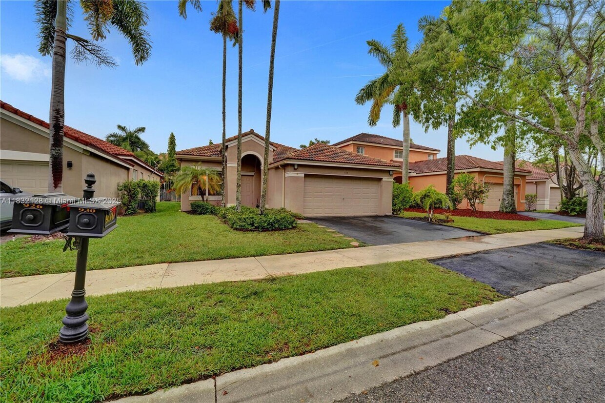Foto principal - 930 Bluewood Terrace