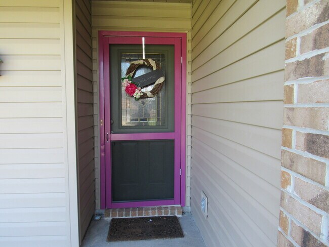 Building Photo - Contact Peggy 501 676 1758 Pets ok with approval