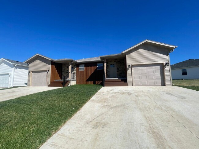 Foto del edificio - Luxury Lake Living Starts Here – Brand-New 2 Bed, 2 Bath Duplex in Kimberling City