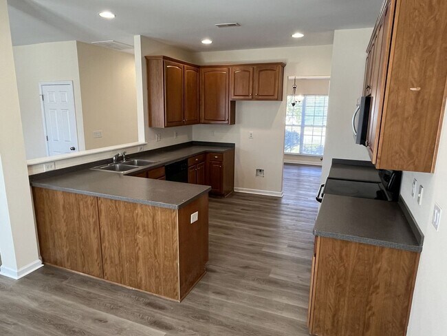 Building Photo - Beautiful 2 story, 5 Bedroom home in Waterside Landing in Kannapolis