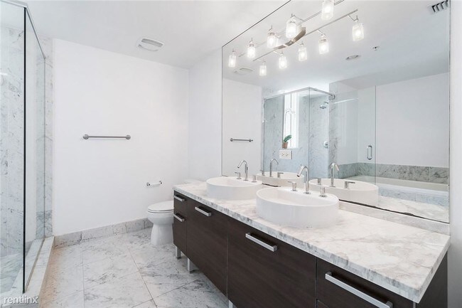 Building Photo - 2 br, 2 bath  - 253 NE 2nd St Apt 2313