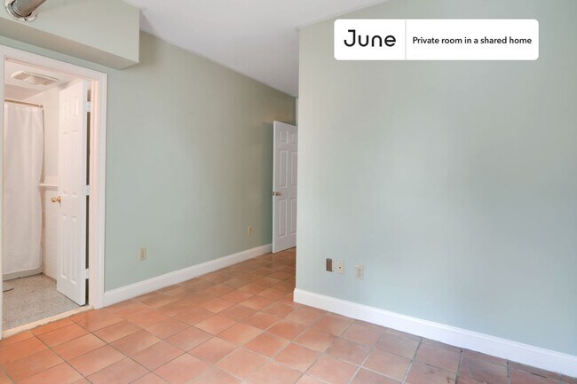 Foto del edificio - Room in Shared 5 bed/3 bath home