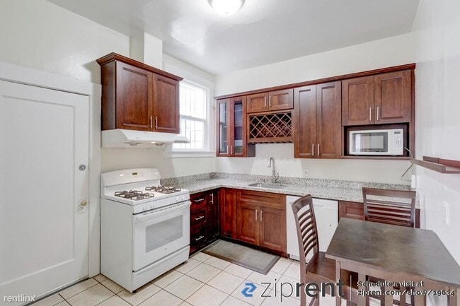 Building Photo - 2 br, 1 bath Triplex - 9 San Carlos St, Sa...