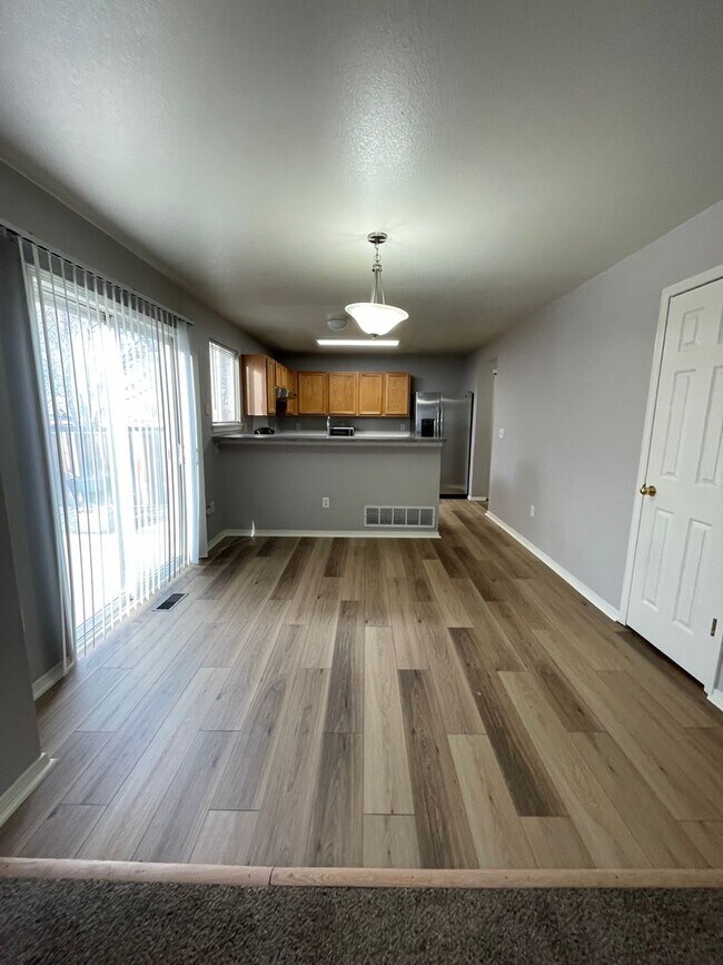 Foto del edificio - 6511 Stagecoach Ave