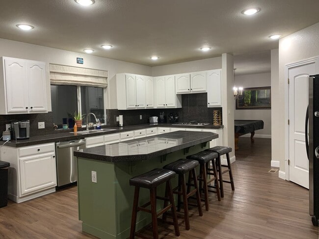 Building Photo - 7117 Heatherwood Dr
