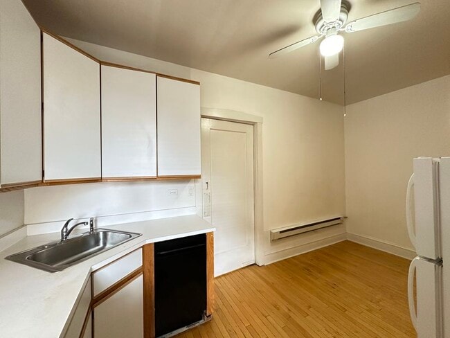 Building Photo - 1238 Oak Ave