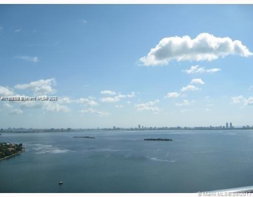 Foto del edificio - 601 NE 36th St