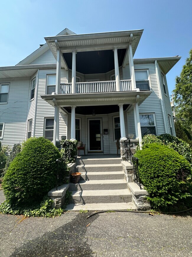 Building Photo - 41 Elm St