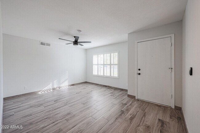 Building Photo - 4550 E Hearn Rd