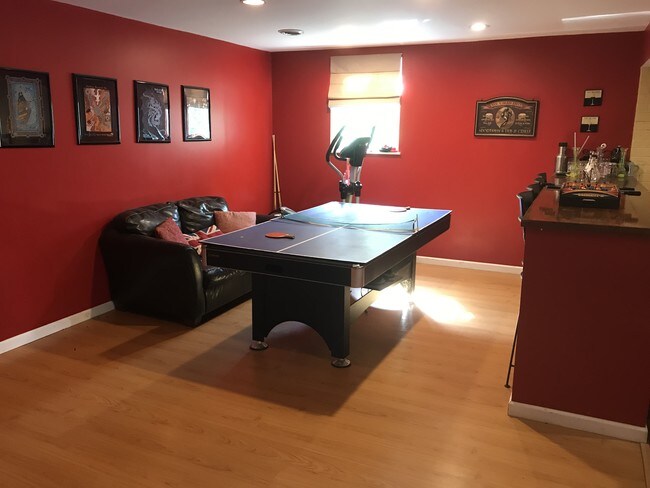 Foto del edificio - 1523 Tonti Ln NW