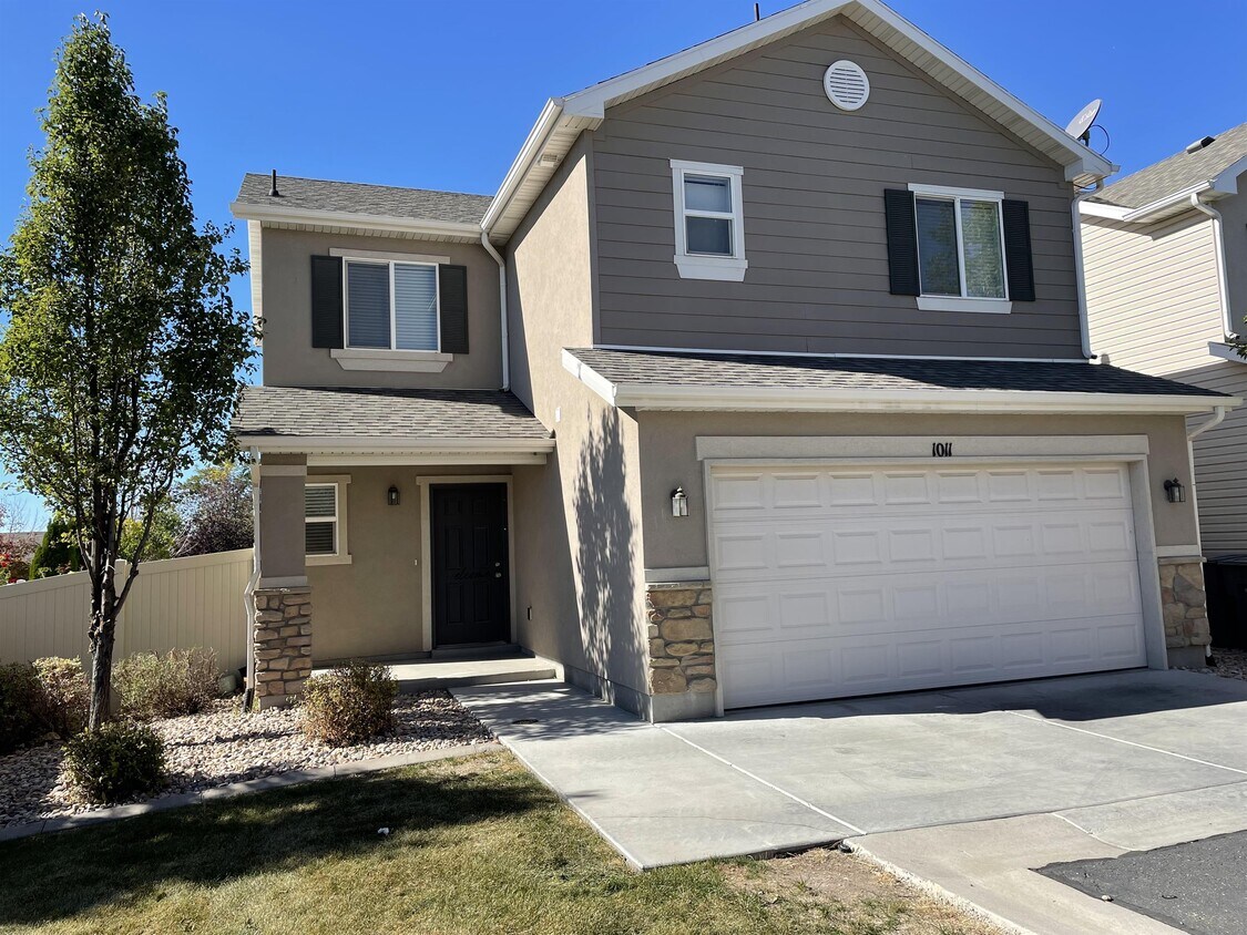 Primary Photo - 1011 Stonehaven Dr
