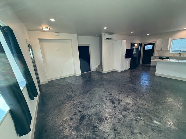 Building Photo - 1615 N Gillis Ln