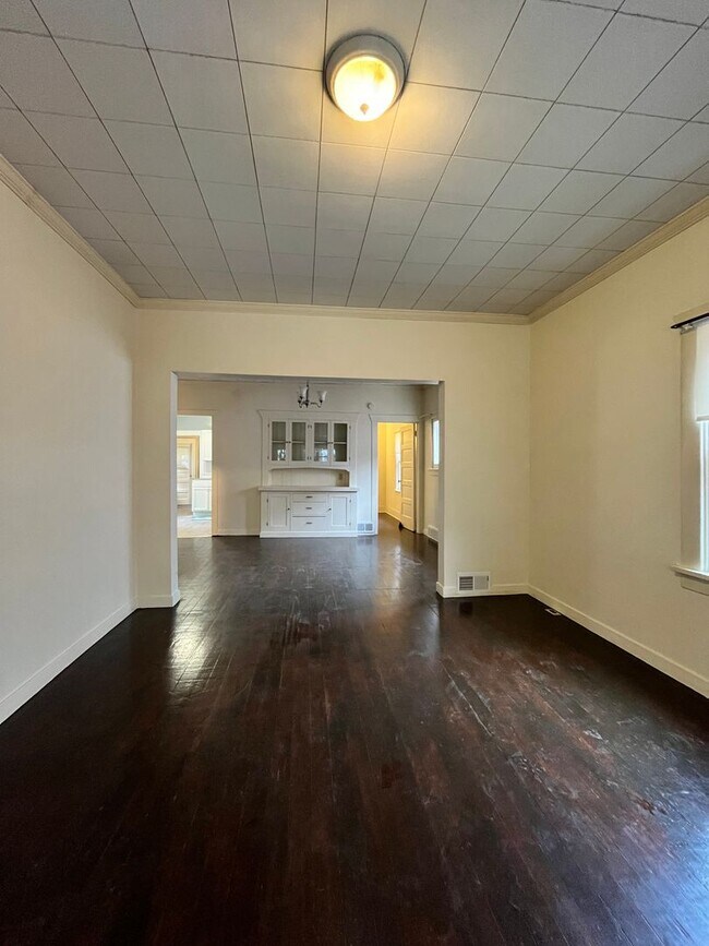 Building Photo - 3 bedroom, 1 bath house located in Wallace...