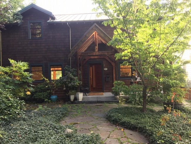 Photo - 311 33rd Ave E House