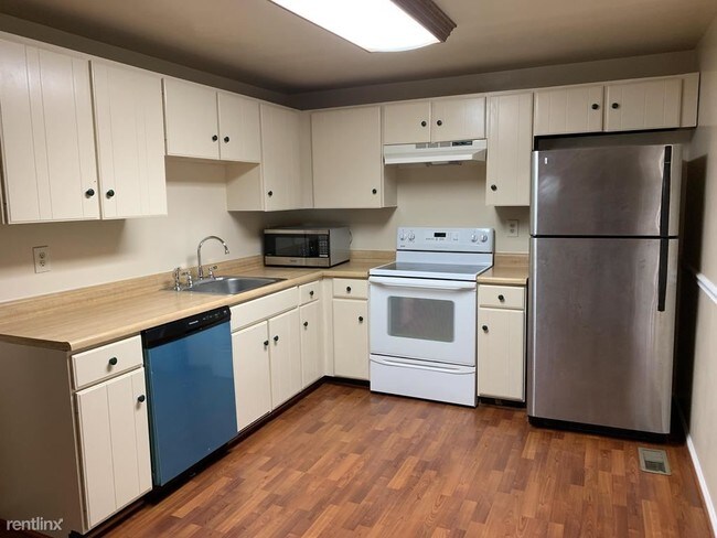 Building Photo - 3 br, 2 bath Townhome - 44 Baltistan Ct