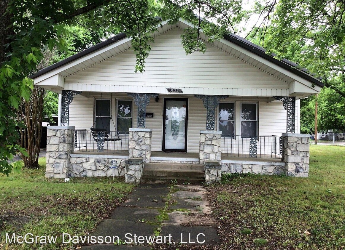 4 br, 2 bath House 431 W 18th st House Rental in Ada, OK