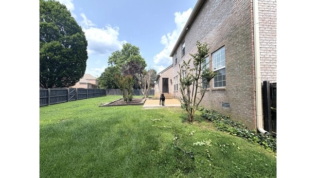Building Photo - 721 Braemere Dr