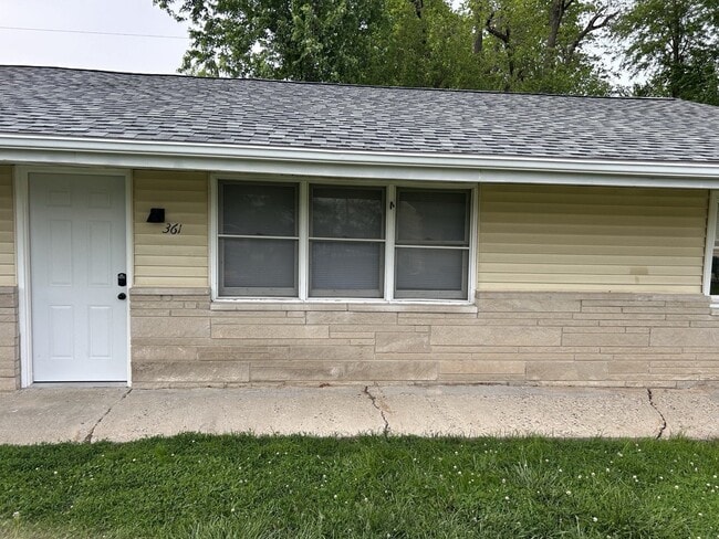 Building Photo - 361 E Spruce St