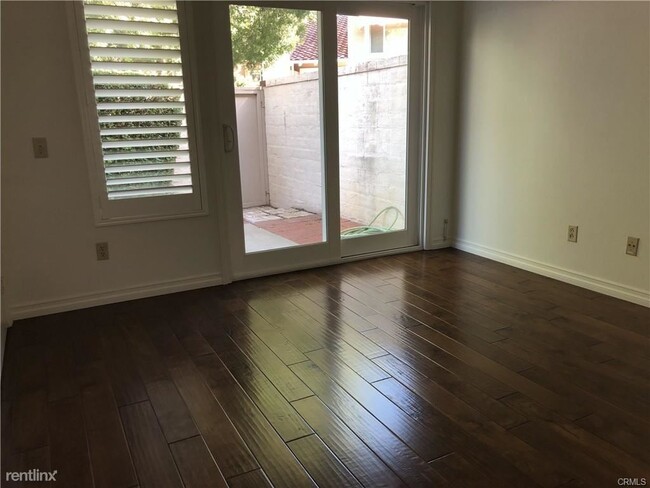 Building Photo - 3 br, 3 bath Condo - 2475 Via Corella