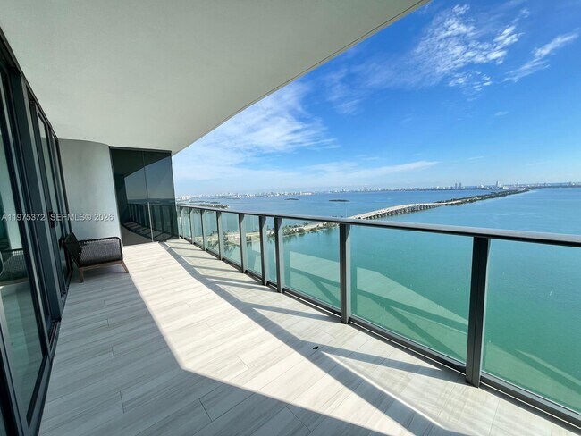 Foto del edificio - 3131 NE 7th Ave