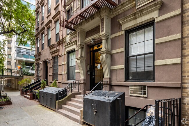 Building Photo - 536 E 89th St