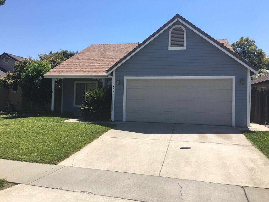 Primary Photo - Beautiful home in desired location