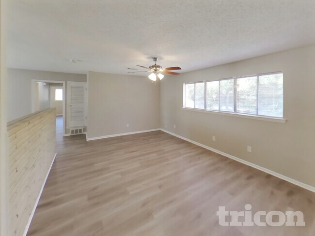 Foto del edificio - 4725 South Dr W