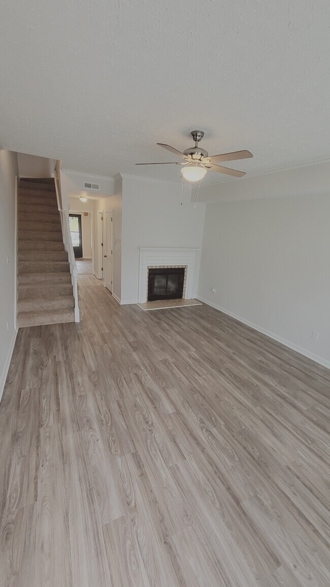 Foto del edificio - 301 Hickory Pl