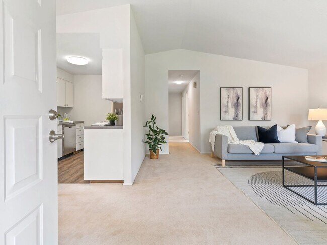 Building Photo - Charming 3 Bed and 1.5 Bath with Garage Wa...