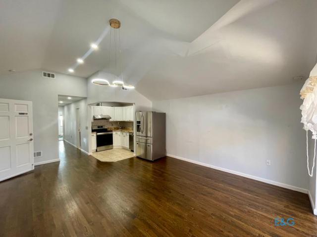 Building Photo - 3 bedroom in Brooklyn NY 11207