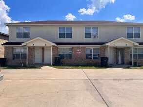Building Photo - 3300 Hereford Ln