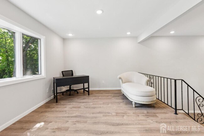 Foto del edificio - 5 E Waverly Dr